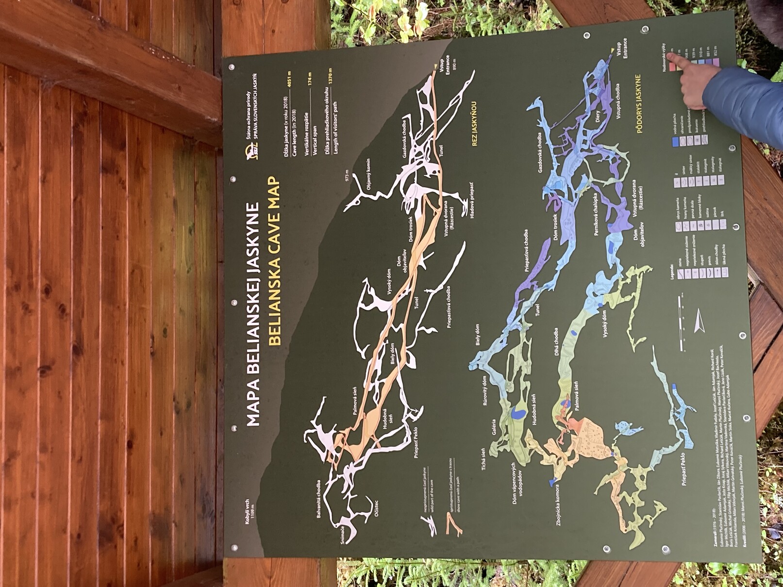 dnes místo hor jeskyně